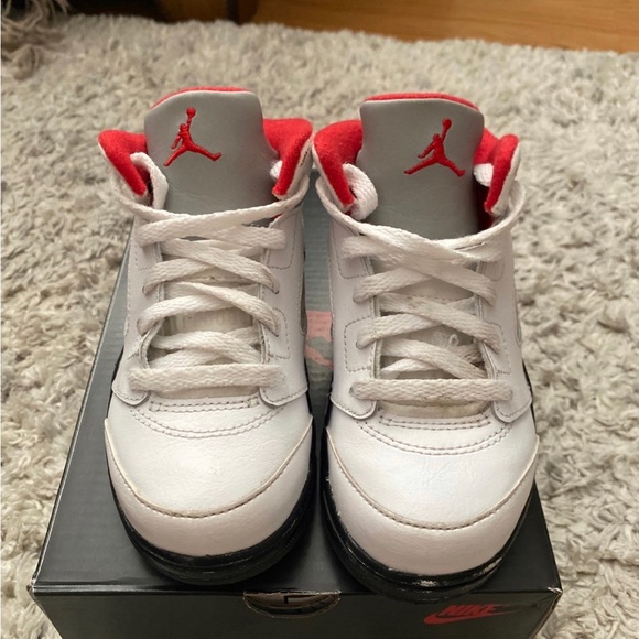 Kids retro fire red 5’s Jordan shoes - Picture 8 of 8